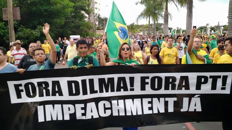 Cinco mil pedem impeachment de Dilma Rousseff (PT), em Americana