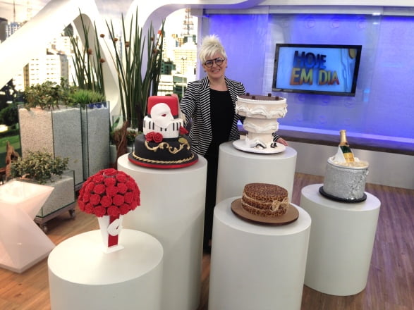 Saiba como ganhar dinheiro com a  decoração de bolos