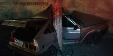 Carro bate em poste durante fuga da Guarda Civil de Limeira