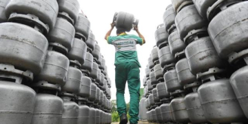 Petrobras reduz preço do gás de cozinha em 4,5%