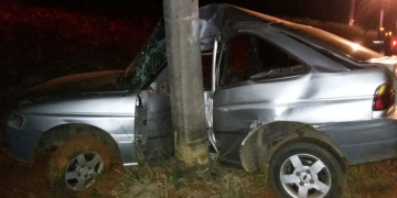 Homem morre após carro com placas de Piracicaba colidir contra um poste