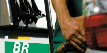 Petrobras sobe o preço do diesel e da gasolina nas refinarias