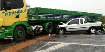 Acidente entre carro e caminhão deixa homem ferido em Capivari