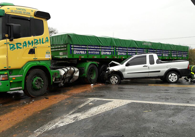 Acidente entre carro e caminhão deixa homem ferido em Capivari