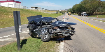 Acidente envolvendo três veículos deixa um morto na SP 101, em Elias Fausto