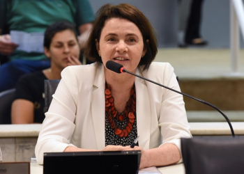 Vereadora Nancy Thame quer isenção de tarifa de ônibus para portadores de hepatite C em Piracicaba. Foto de Fabrice Desmonts.