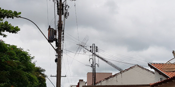 Operário de 29 anos sofre descarga elétrica