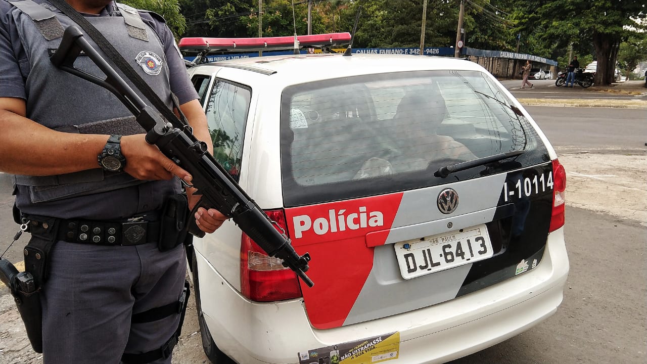PM flagra assalto a residência e prende quatro bandidos, em Piracicaba
