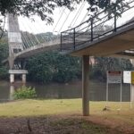 Jovem é detido após ser flagrado por câmeras pichando a passarela da Ponte Estaiada em Piracicaba