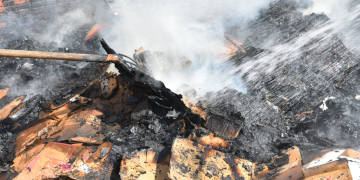Incêndio atinge galpão de materiais recicláveis, em Piracicaba