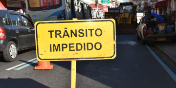 Obra no Centro de Piracicaba (SP) congestiona trânsito