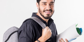 Diogo Almeida traz espetáculo “Vida de Professor” para Piracicaba (SP)