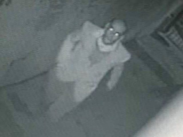 Homem que invadia residências para filmar mulheres tomando banho é detido