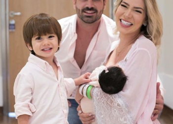 Ex BBB Adriana Sant’Anna mostra pela primeira vez foto de sua filha Linda
