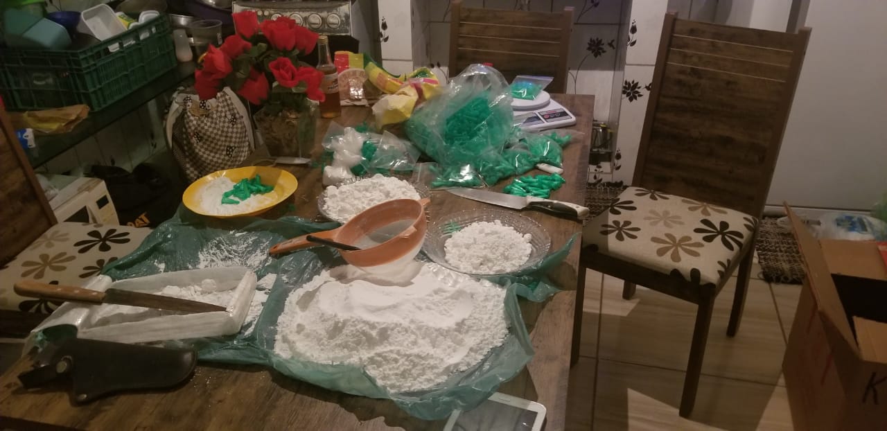 PM localiza refinaria de drogas e apreende mais de 20 mil reais, em Piracicaba (SP)