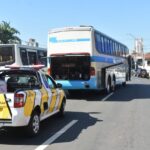 Ônibus quebrado deixa trânsito congestionado em avenida movimentada de Piracicaba (SP)