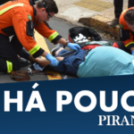Caminhão carregado com sucata tomba em rodovia de Piracicaba e atinge veículo