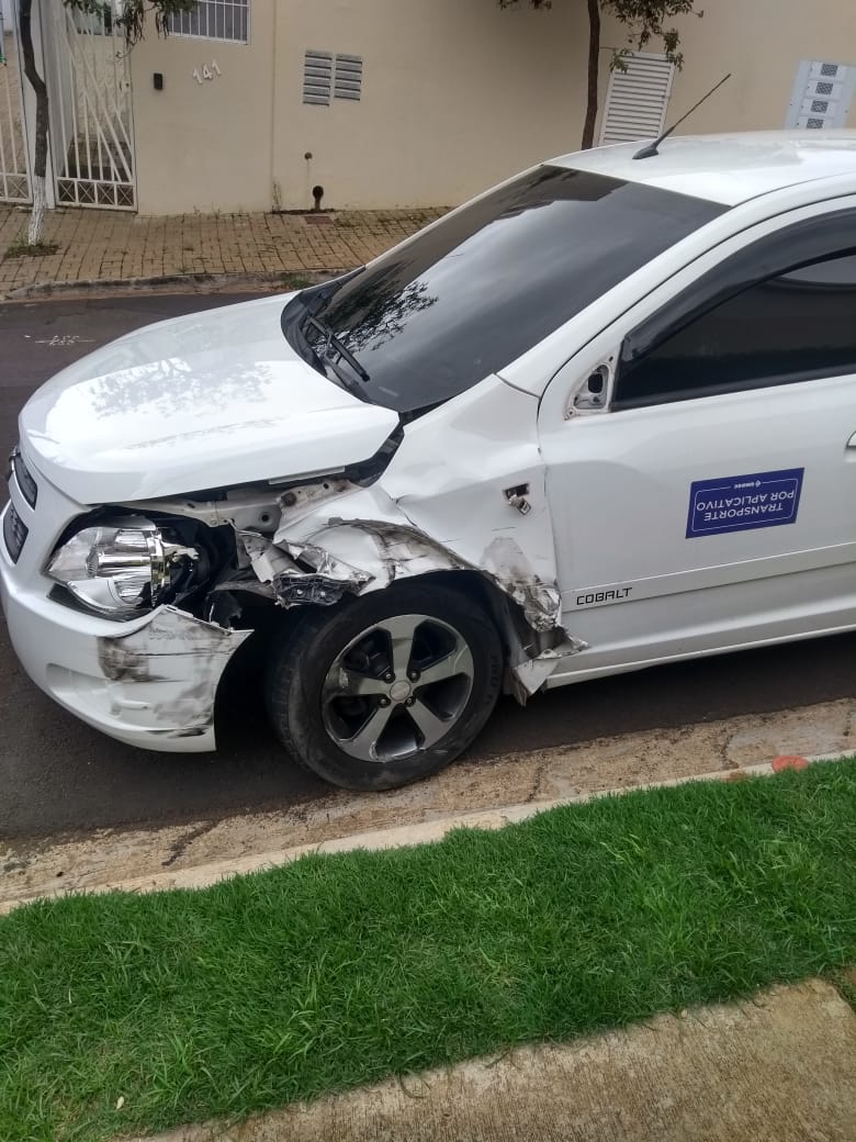 Homem é preso após fugir da polícia e colidir contra caminhão, em Campinas (SP)