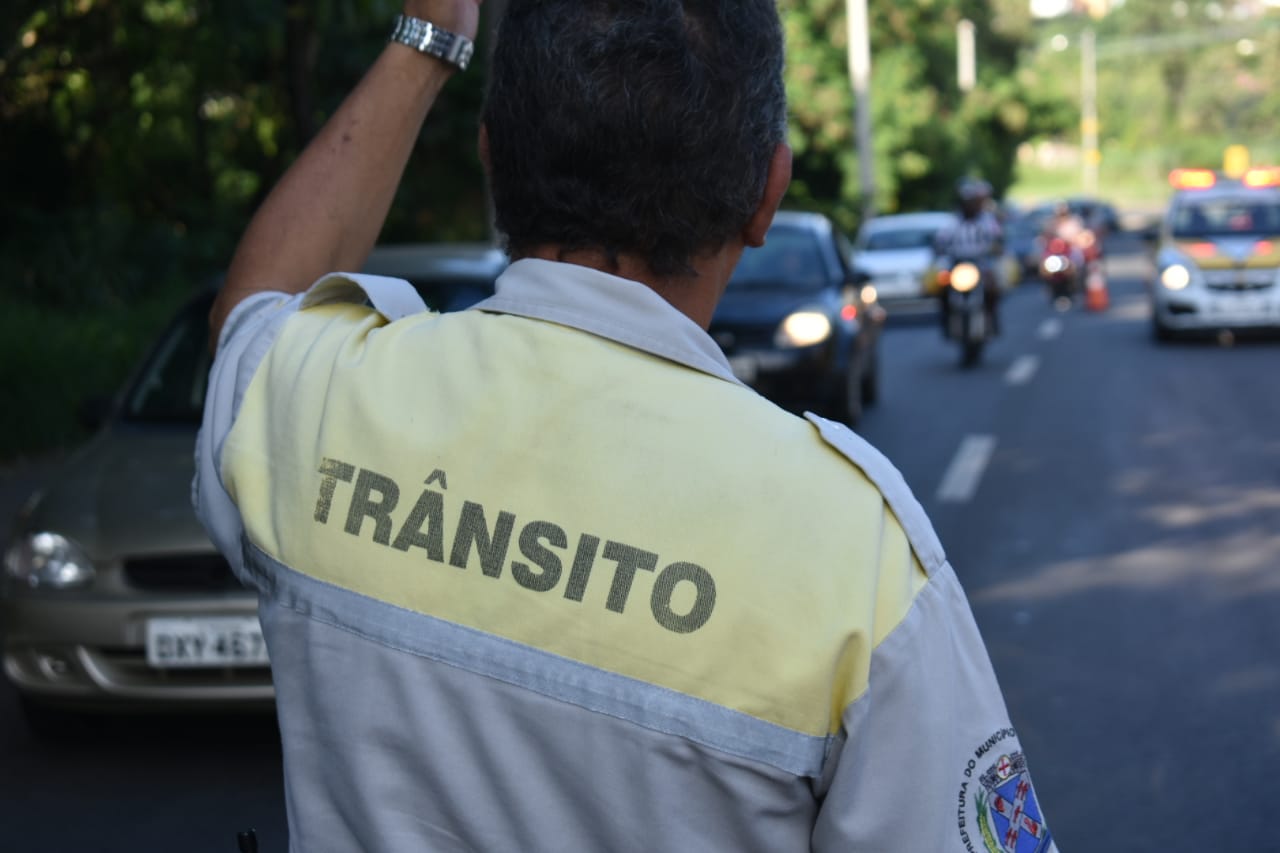 Acidente entre moto e caminhão deixa uma vítima e grande congestionamento, em Piracicaba