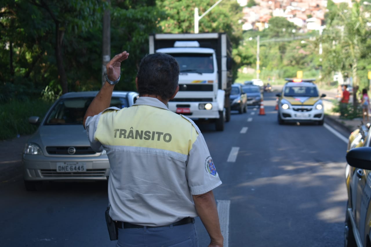 Acidente entre moto e caminhão deixa uma vítima e grande congestionamento, em Piracicaba