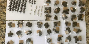 PM detém dois homens suspeitos de tráfico e apreende drogas em Capivari