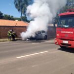 Veículo pega fogo em avenida de Piracicaba e Corpo de Bombeiros é acionado