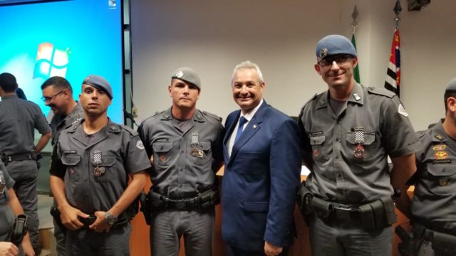 Policiais Militares de Piracicaba são homenageados em SP com Medalha Tiradentes
