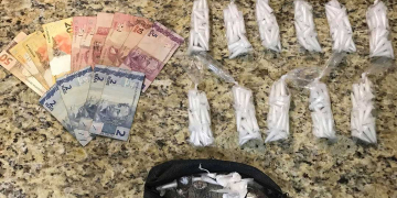 Irmãos são presos suspeitos de tráfico de drogas