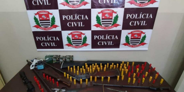 Polícia Civil encontra armas e munições em residência no Bairro Santo Antônio
