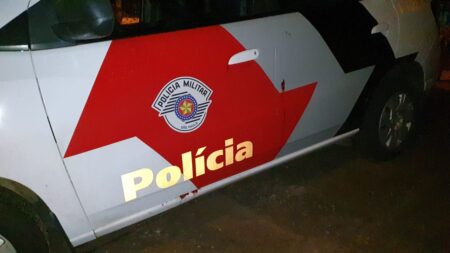 Homem é preso após agredir a esposa com socos; ela quer medida protetiva
