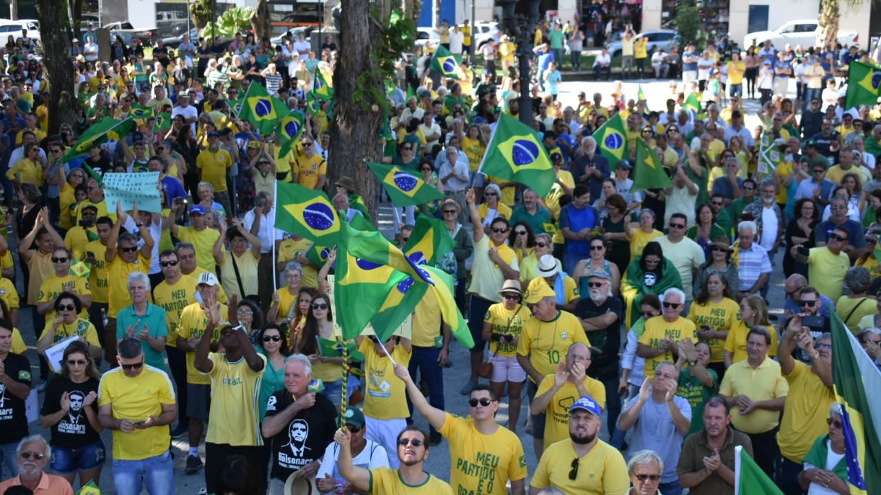 Duas mil pessoas manifestam em apoio ao governo Bolsonaro em Piracicaba
