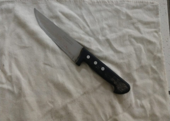 Idoso de 74 anos esfaqueia homem por conta de barulho