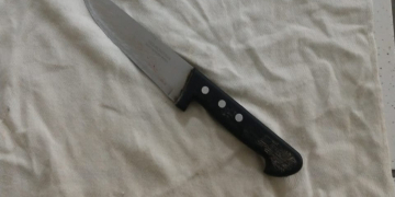 Idoso de 74 anos esfaqueia homem por conta de barulho