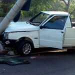 Ocupantes de carro tentam fugir em Piracicaba após bater e derrubar poste