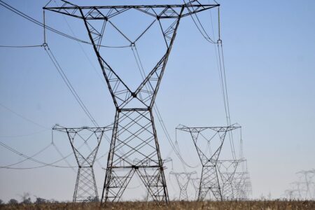 Reino Unido encolhe 0,1% com energia cara e alerta Brasil