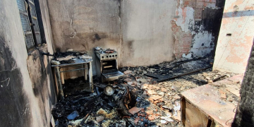 Incêndio destrói residência em Capivari