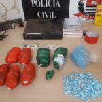Traficante peladão tenta fugir da polícia, mas acaba detido com toda a droga