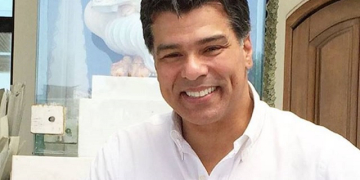 Ator e cantor Maurício Mattar é internado após infartar em São Paulo