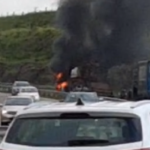 Caminhão pega fogo em rodovia de Piracicaba
