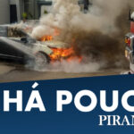 Carro pega fogo em rua de Piracicaba e mobiliza equipe do Corpo de Bombeiros