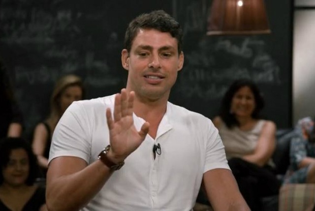 Cauã Reymond dá show de antipatia em corredor da Globo (Foto: Reprodução)