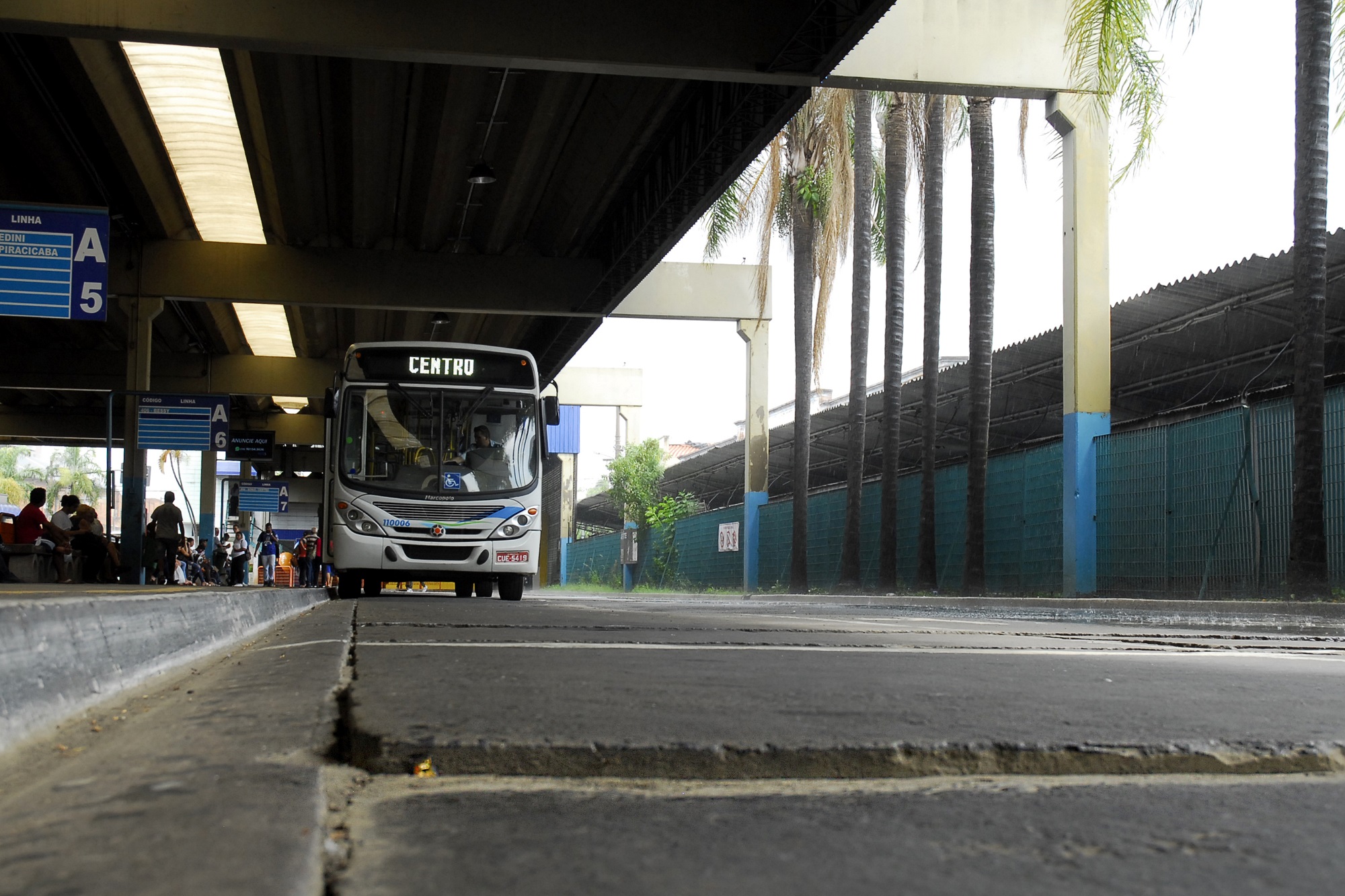 Passageiros reclamam de insegurança e presença constante de moradores de rua no Terminal Rodoviário de Piracicaba