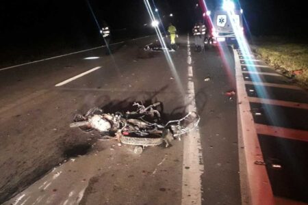 Motociclista morre após cair e ser atropelado por caminhão na Rodovia do Açúcar na madrugada de hoje (23)