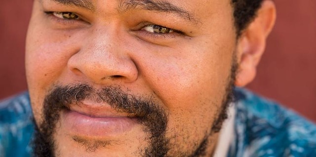 Babu Santana segue internado em observação médica após sentir mal estar