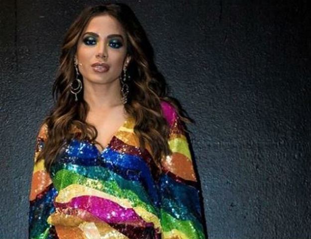 Anitta vem descobrindo o que é esquerda e direita e agora incomoda Brasília