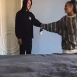 Ariana Grande dança com novo namorado em clipe de música lançada com Justin Bieber