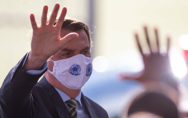 Adversários, Doria e Bolsonaro adotam trégua em reunião com governadores