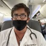 Após usar máscara de forma errada, Dr. Rey promete acabar com coronavírus em um mês