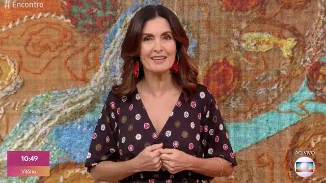 Fátima Bernardes diz que faltou ao Encontro por problemas de pele, e não por Covid-19