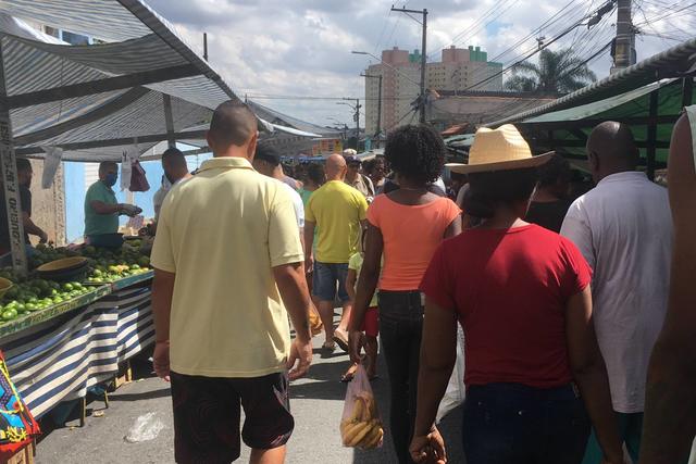 Moradores relatam descaso com isolamento social nas periferias de SP